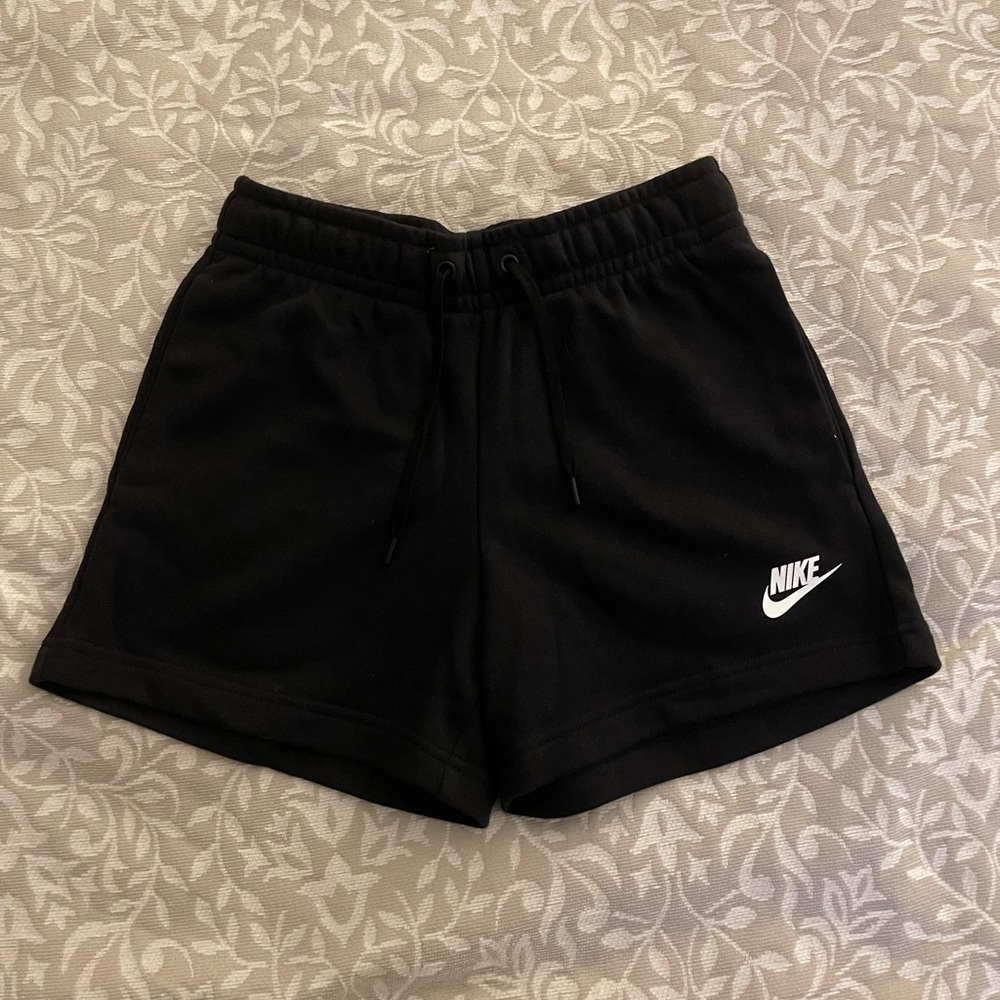 Nike Sportswear Essential
Women's French Terry Shorts
